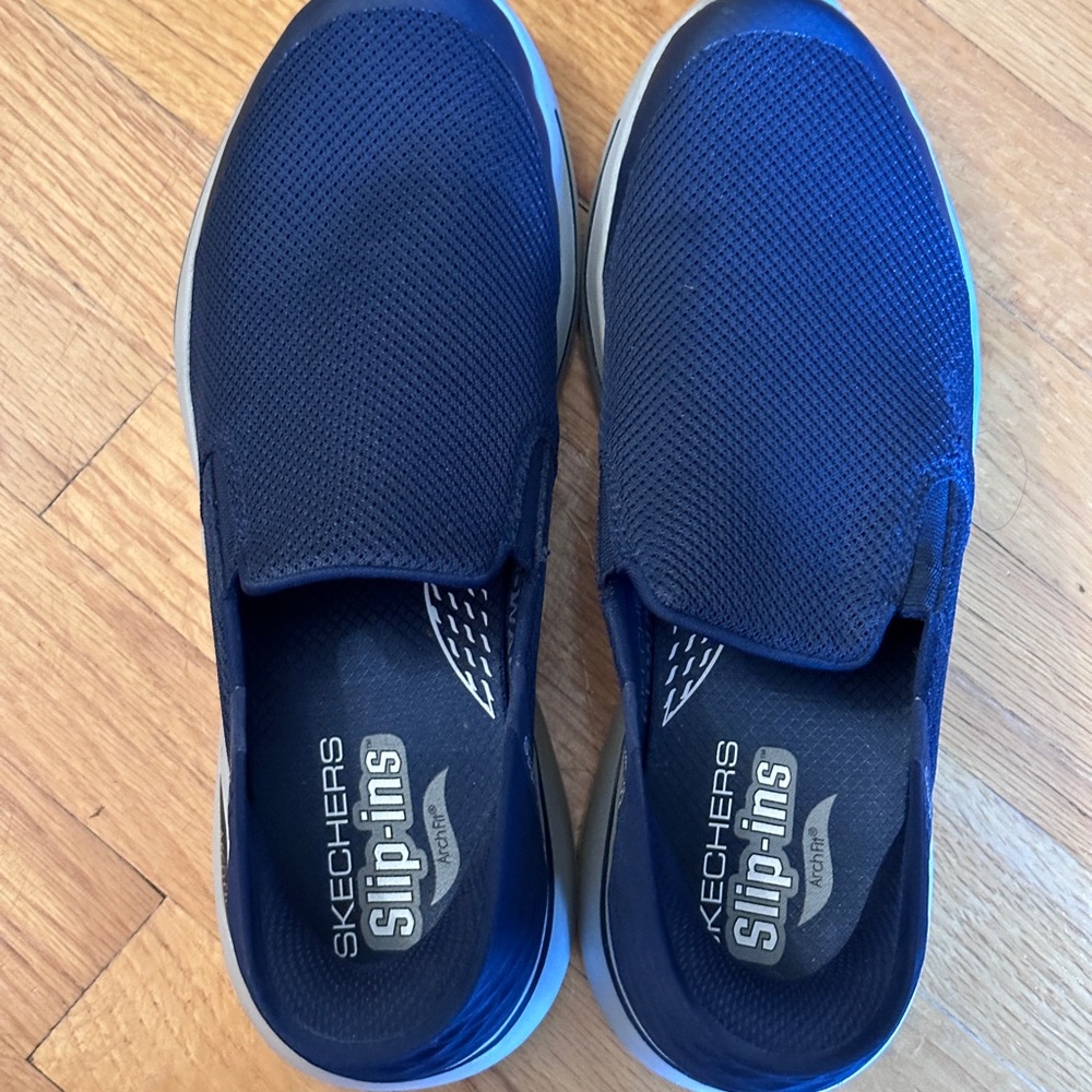 Sketchers GoWalk slip on